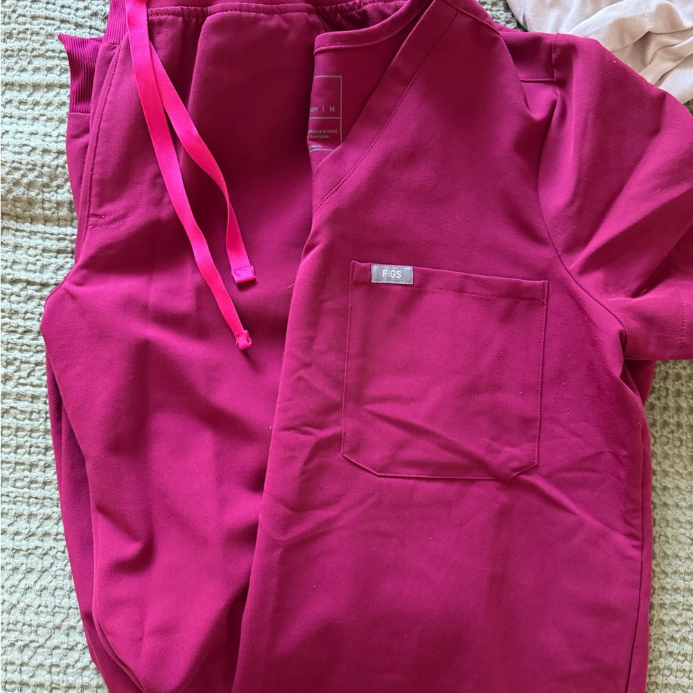 Figs deep cranberry set